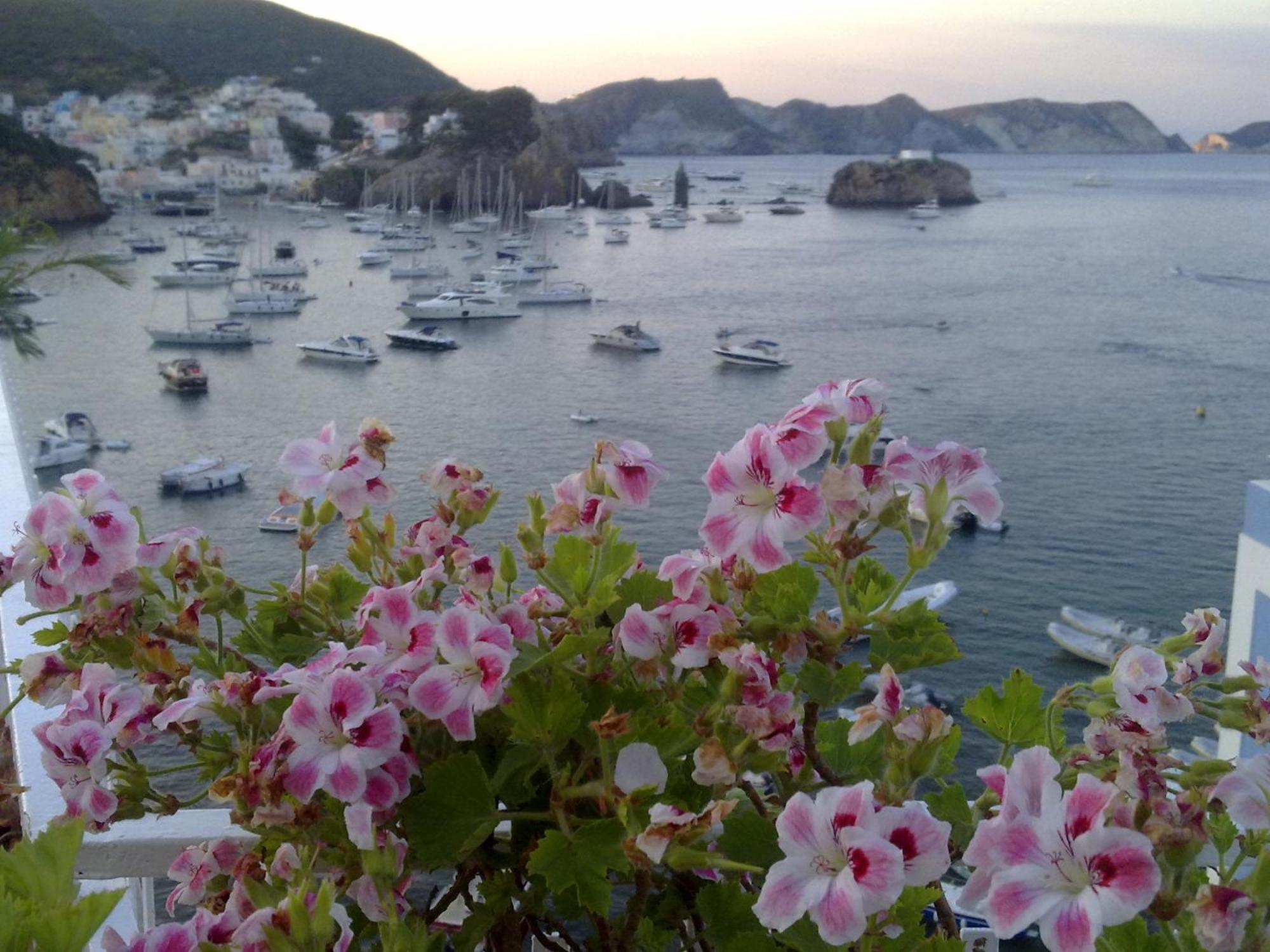 Hotel La Baia Ponza Exterior photo