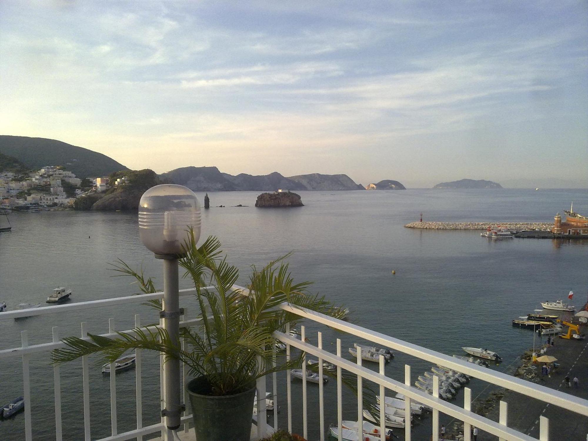 Hotel La Baia Ponza Exterior photo